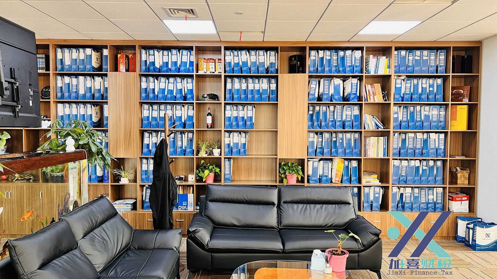 What are the customs tariff incentives for imported equipment in China?  